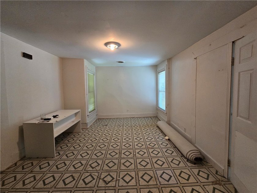 Outstanding opportunity for investors or owner-occupants! This - photo 21