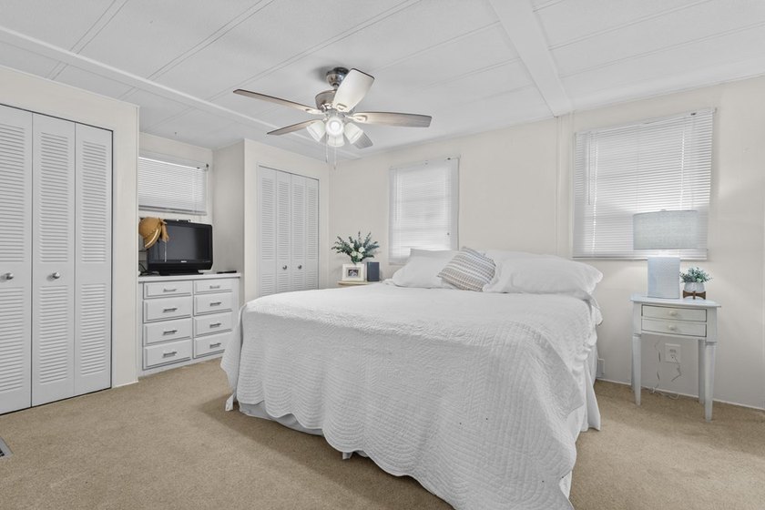 This charming coastal cabin in the heart of Steinhatchee offers - photo 7