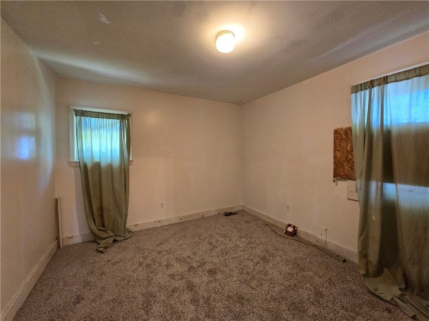 Outstanding opportunity for investors or owner-occupants! This - photo 33