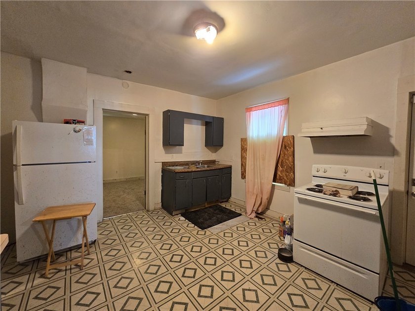 Outstanding opportunity for investors or owner-occupants! This - photo 35