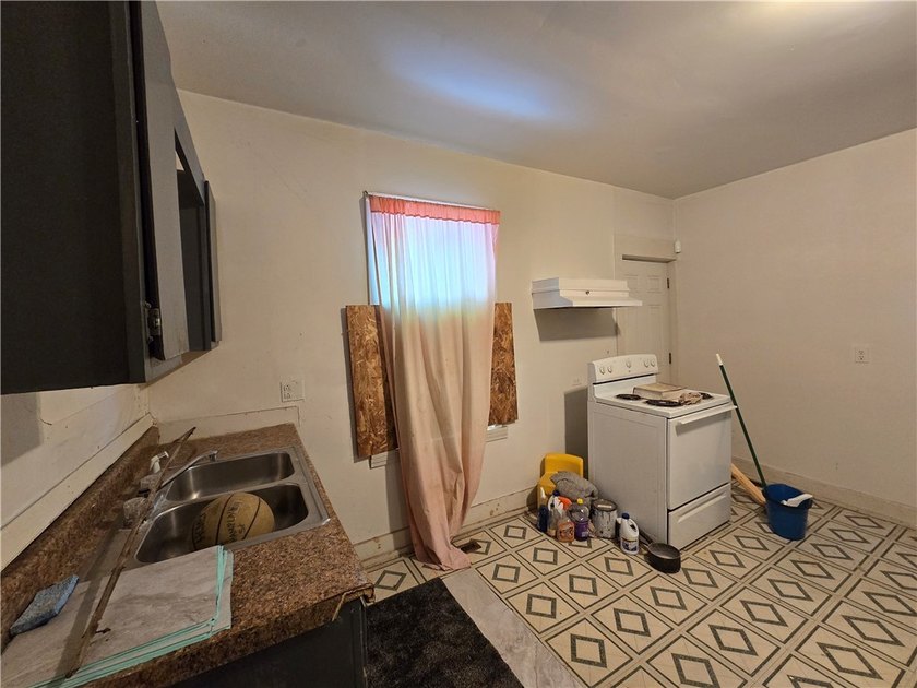 Outstanding opportunity for investors or owner-occupants! This - photo 36