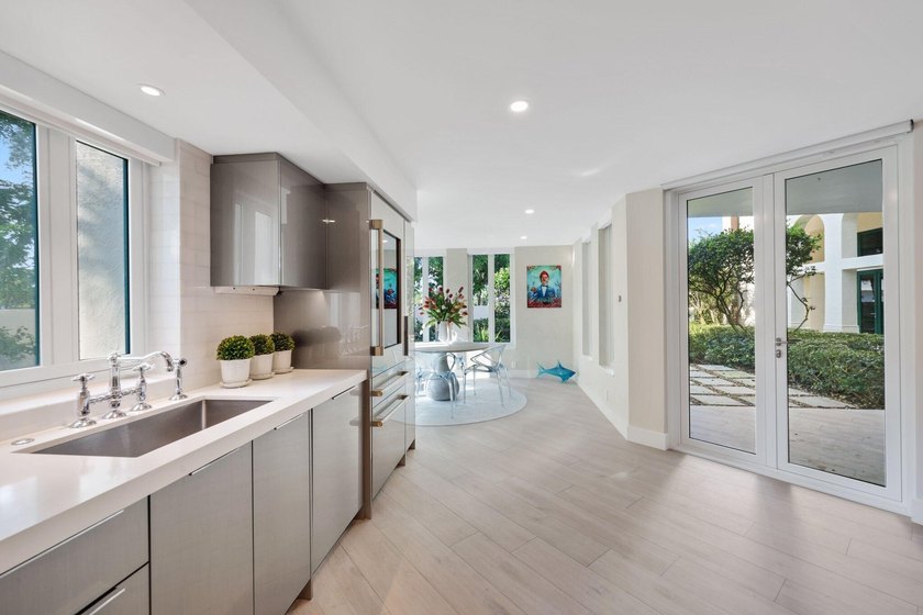 Exquisite, pet-friendly ground-floor walk-out residence in - photo 15