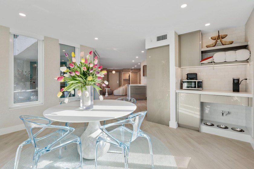 Exquisite, pet-friendly ground-floor walk-out residence in - photo 18