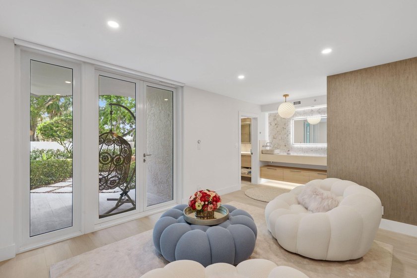Exquisite, pet-friendly ground-floor walk-out residence in - photo 22