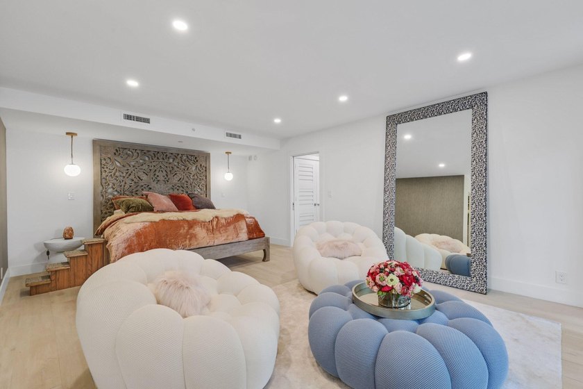 Exquisite, pet-friendly ground-floor walk-out residence in - photo 23