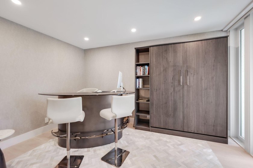 Exquisite, pet-friendly ground-floor walk-out residence in - photo 32