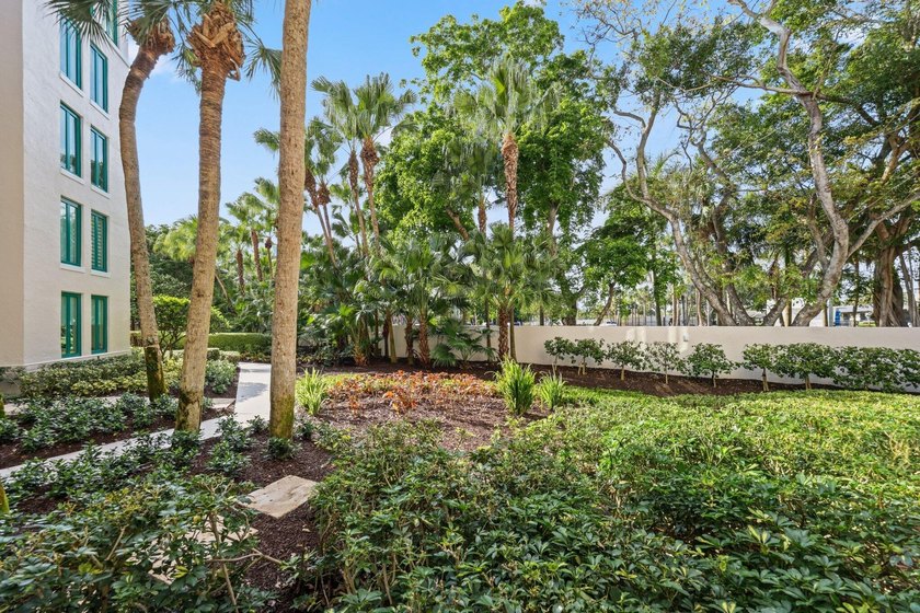 Exquisite, pet-friendly ground-floor walk-out residence in - photo 42