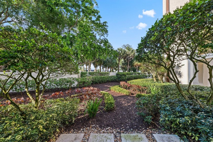 Exquisite, pet-friendly ground-floor walk-out residence in - photo 45