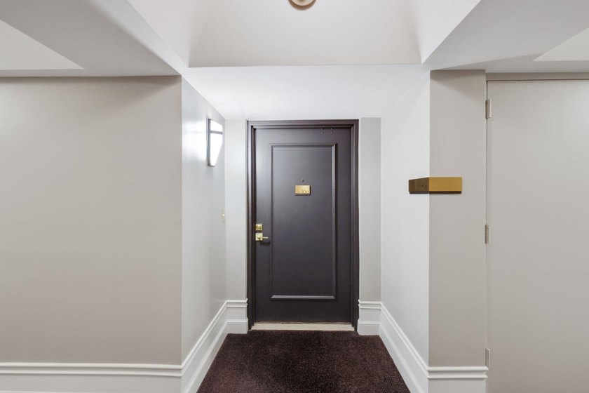 Exquisite, pet-friendly ground-floor walk-out residence in - photo 49