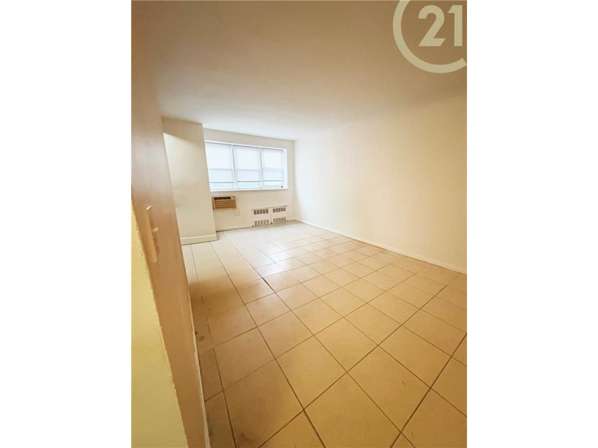 Welcome to this wonderful Studio apartment located on a quiet - photo 5