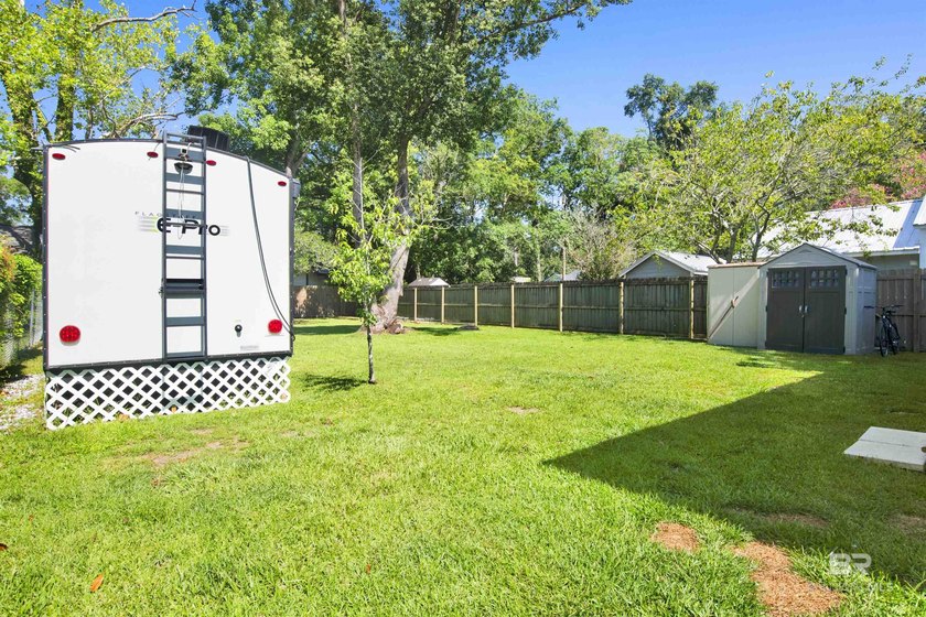 Updated Home in the Heart of Foley! Conveniently located near - photo 4