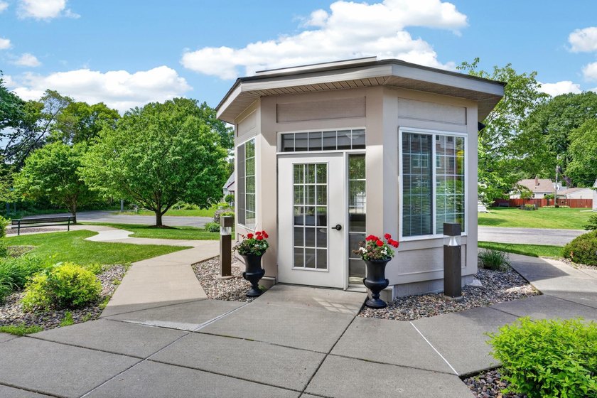 Welcome to maintenance free 55+ living in this spacious - photo 25