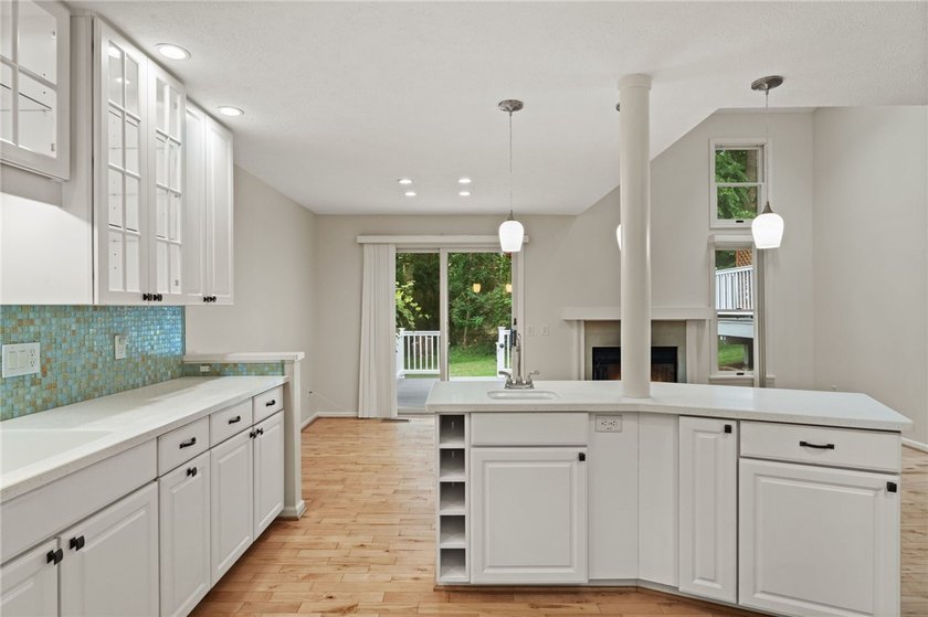 Welcome home to this beautifully maintained townhouse nestled on - photo 5