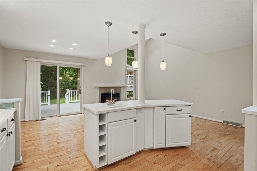 Welcome home to this beautifully maintained townhouse nestled on - photo 6