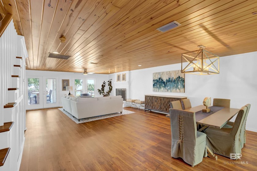 This exquisite bayfront residence features 1.22 acres along the - photo 6