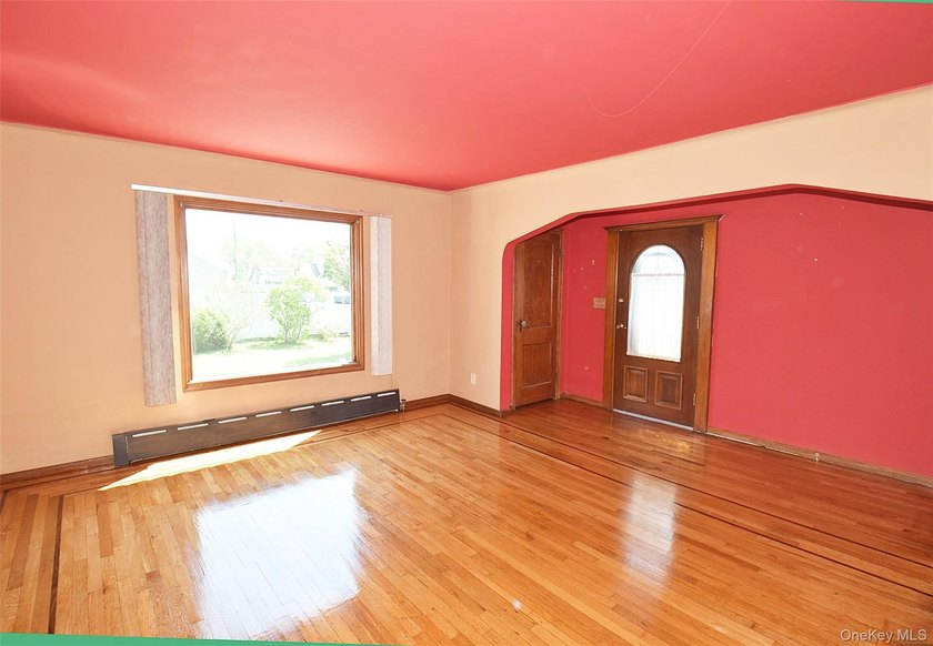 Property Lovers Delight...Charming 4BR, Brick * Built to Last* - photo 4