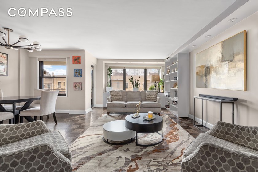 Discover this sun-filled classic Upper East Side 2-bedroom - photo 2