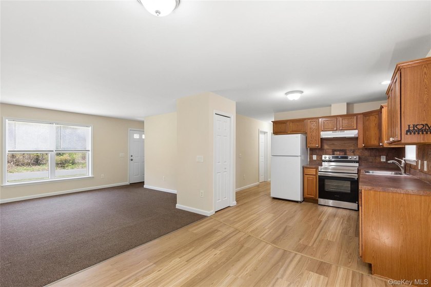 Welcome to this meticulously maintained Ranch in Bellport. This - photo 4
