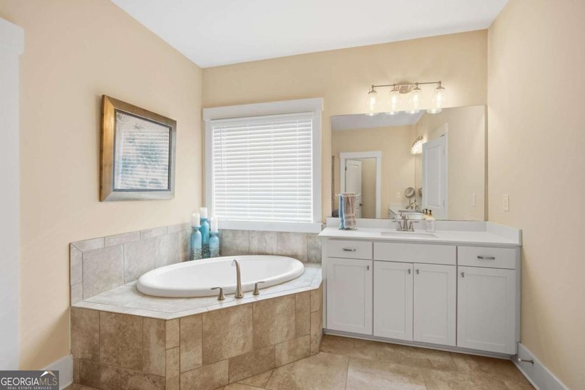 Owner's suite on the main, flexible main-level guest/office - photo 17