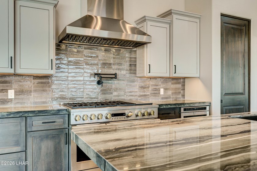Experience elevated desert living in this beautifully crafted - photo 20