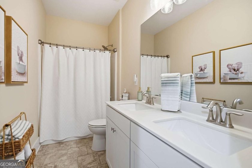 Owner's suite on the main, flexible main-level guest/office - photo 24