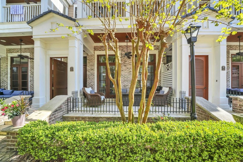 Exceptional opportunity to own in the highly sought-after Le - photo 3