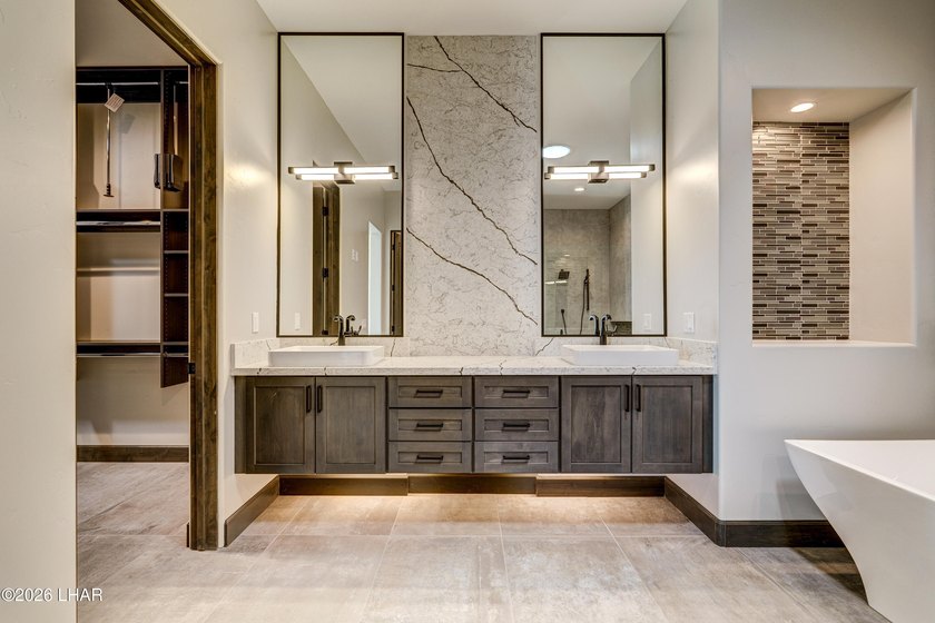 Experience elevated desert living in this beautifully crafted - photo 34