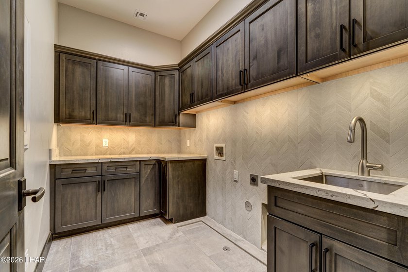 Experience elevated desert living in this beautifully crafted - photo 42