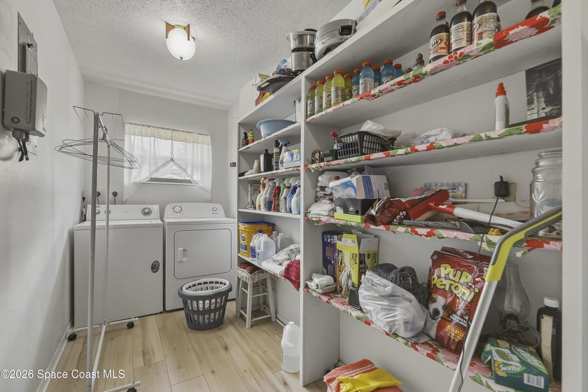 Welcome home to this beautiful 4 bedroom, 2 bath pool home in - photo 45
