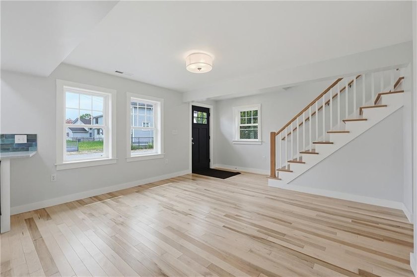 Set in a desirable Riverside location just moments from Crescent - photo 5