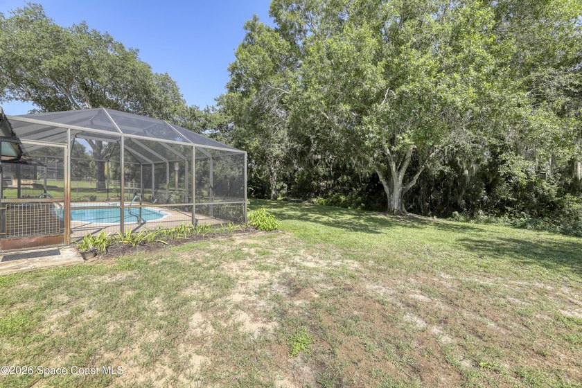 Welcome home to this beautiful 4 bedroom, 2 bath pool home in - photo 50