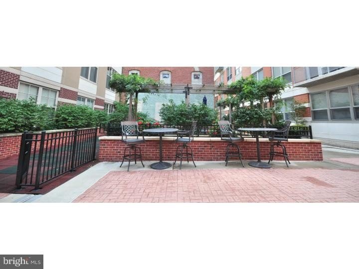 Rare 3 bedroom / 2 bedroom + den ground floor condominium rental - photo 18