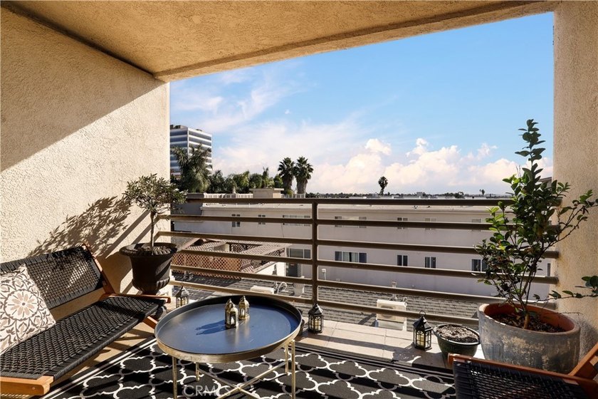 Proud to present this stunning 3-bedroom, 2.5-bath - photo 23
