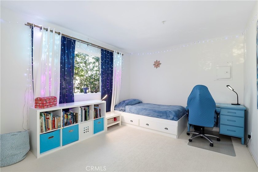 Proud to present this stunning 3-bedroom, 2.5-bath - photo 28