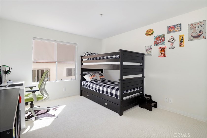 Proud to present this stunning 3-bedroom, 2.5-bath - photo 29
