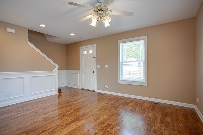 STOP THE CAR!!! THIS IS THE ONE!!!! 4BD, 1.5 bath, with a - photo 4