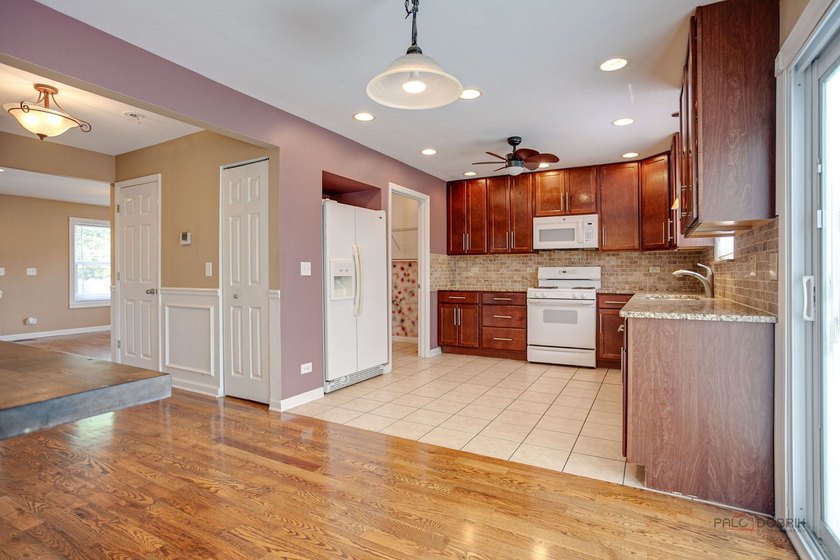 STOP THE CAR!!! THIS IS THE ONE!!!! 4BD, 1.5 bath, with a - photo 6