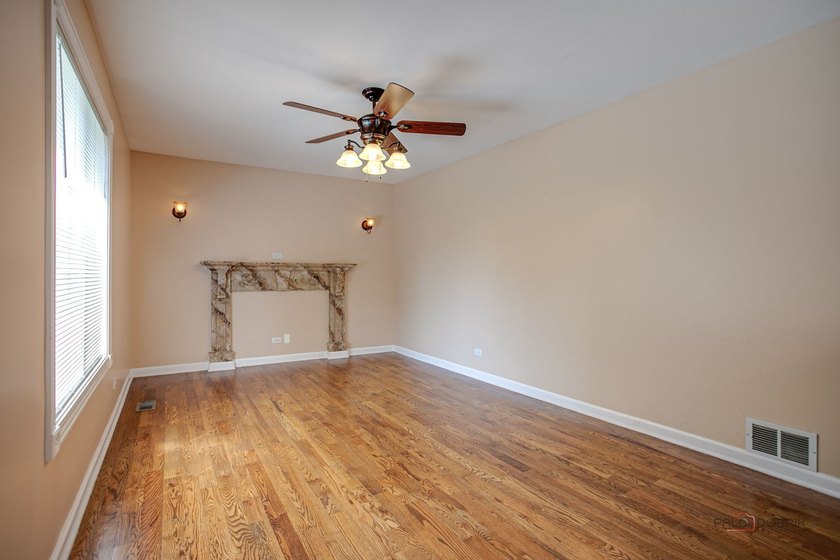 STOP THE CAR!!! THIS IS THE ONE!!!! 4BD, 1.5 bath, with a - photo 7