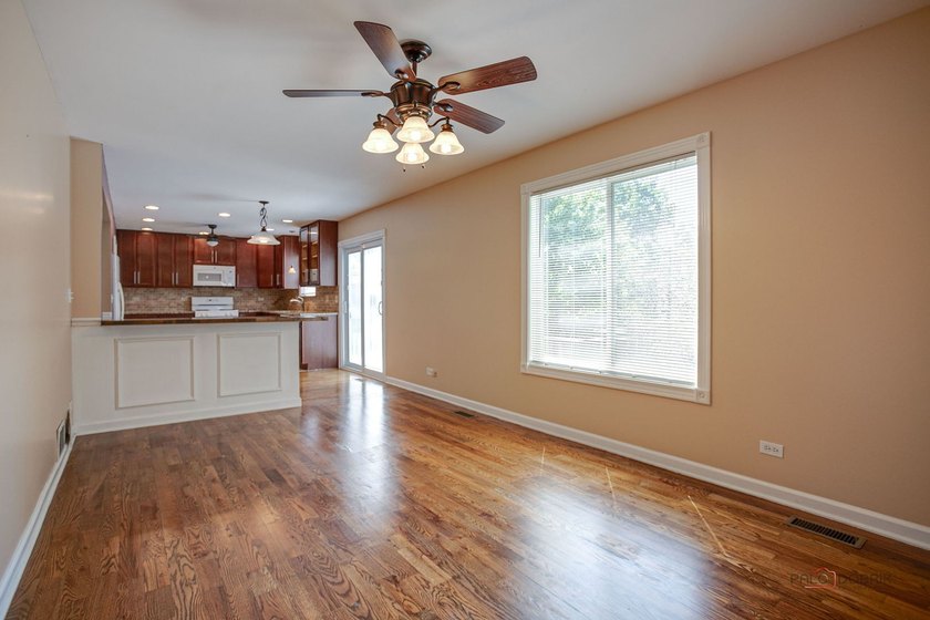 STOP THE CAR!!! THIS IS THE ONE!!!! 4BD, 1.5 bath, with a - photo 8