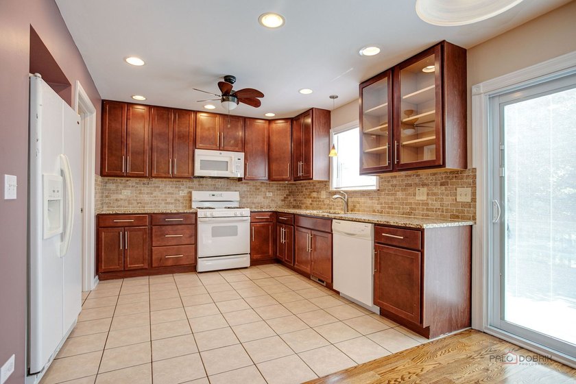STOP THE CAR!!! THIS IS THE ONE!!!! 4BD, 1.5 bath, with a - photo 9