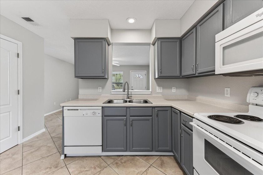 Freshly painted 2-bedroom, 2-bath townhome-style condo in a - photo 10