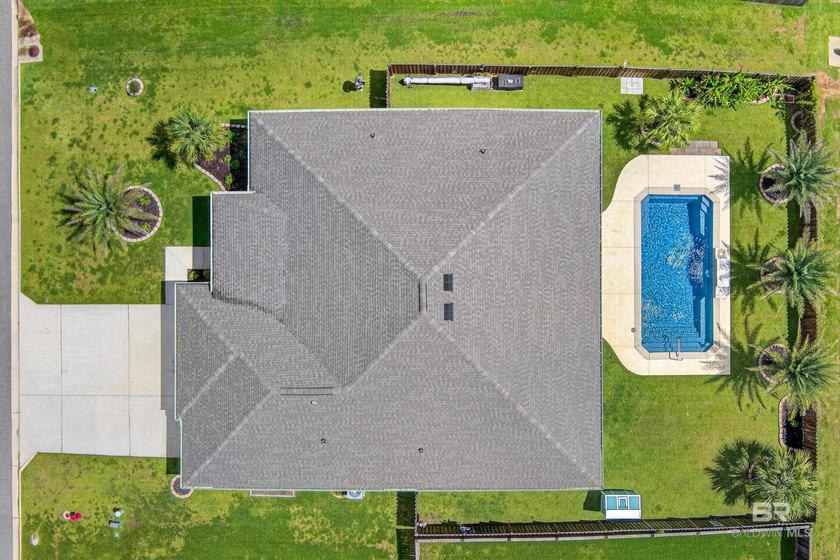 Move-in ready and beautifully maintained, this exceptional - photo 3