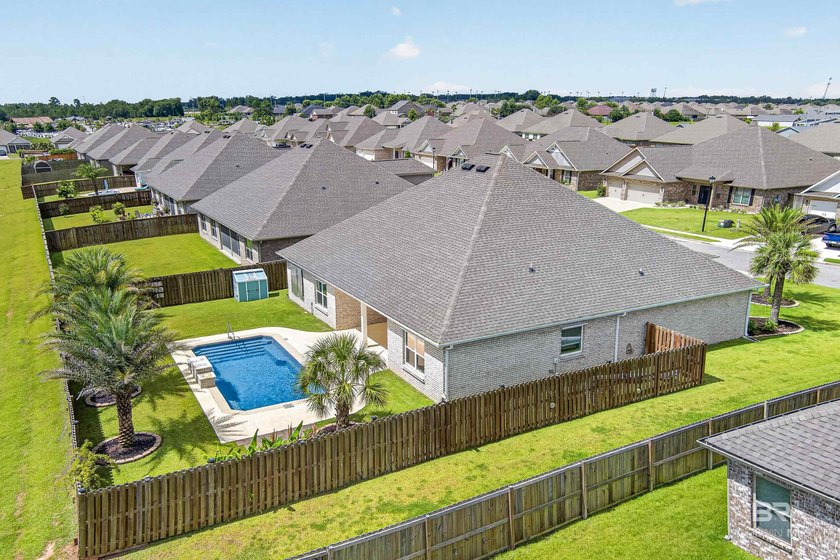 Move-in ready and beautifully maintained, this exceptional - photo 4