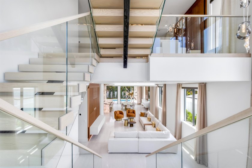 In the prestigious *Golden Triangle,* a premier crown-jewel - photo 17