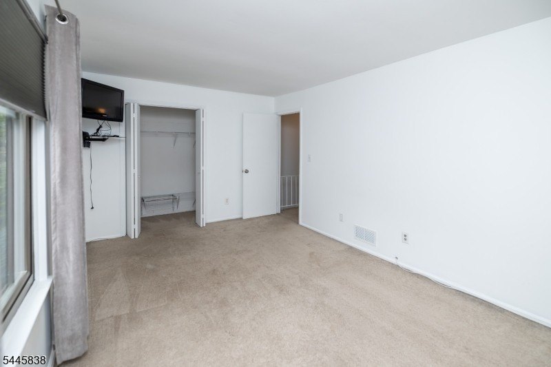 Welcome to this meticulously kept 2-bedroom townhouse complete - photo 28