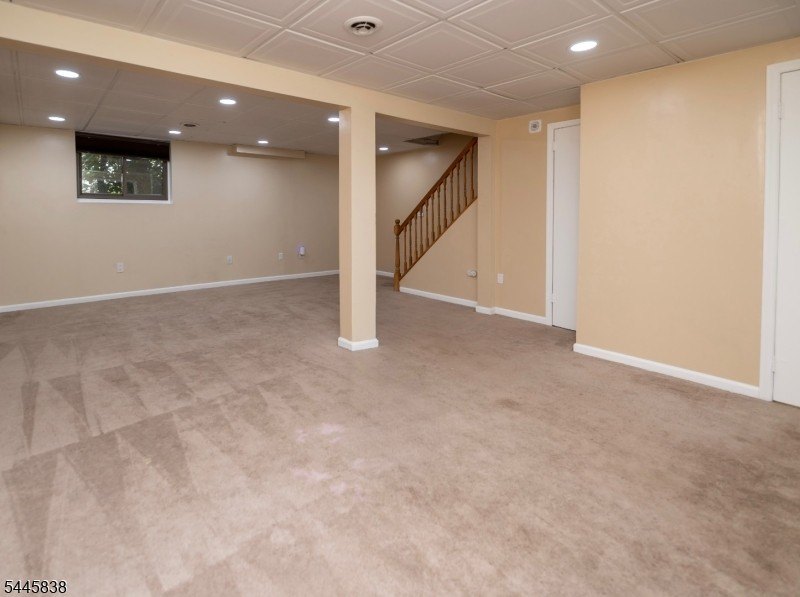 Welcome to this meticulously kept 2-bedroom townhouse complete - photo 32