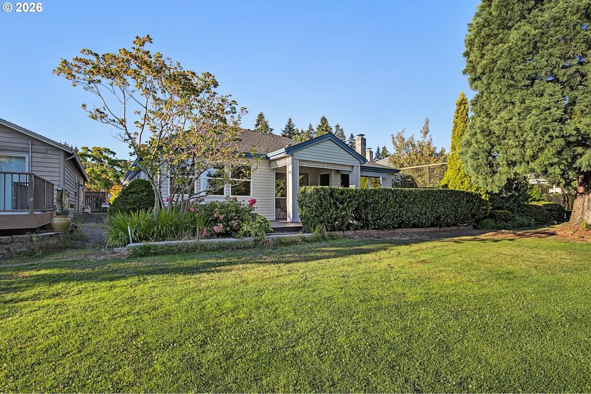 This property is situated on a premier golf course location - photo 2