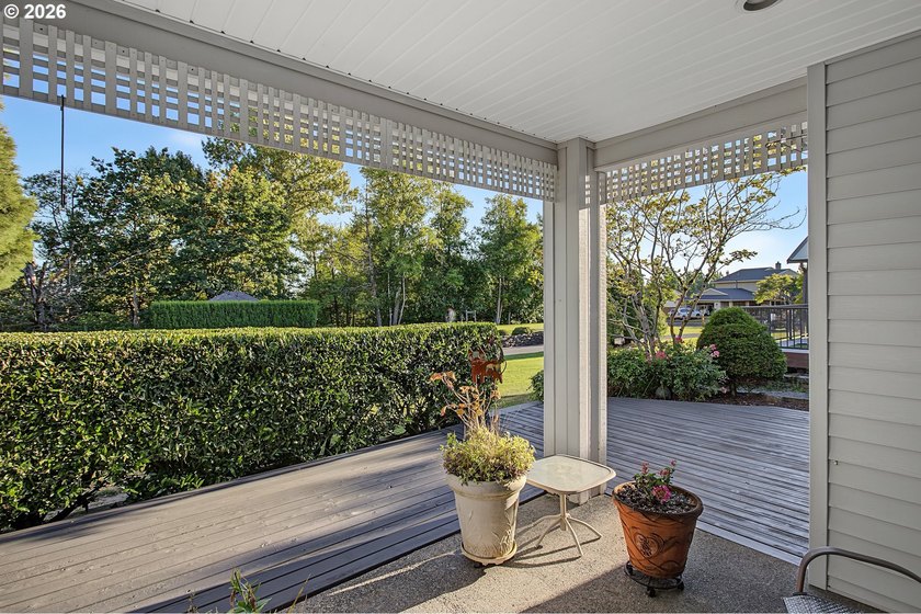 This property is situated on a premier golf course location - photo 4
