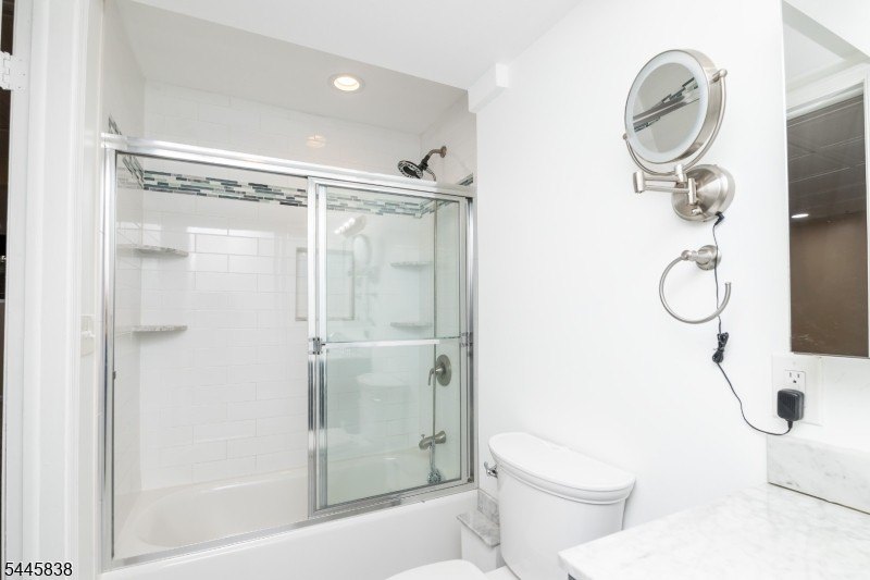 Welcome to this meticulously kept 2-bedroom townhouse complete - photo 37