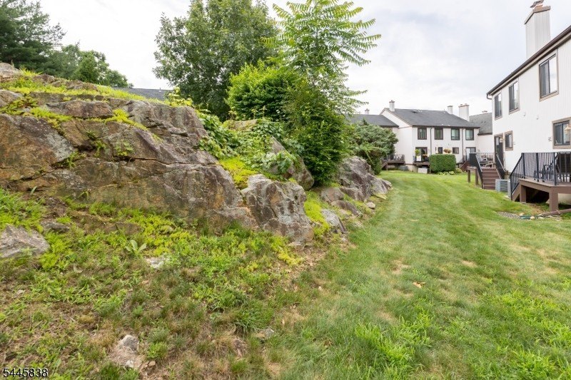 Welcome to this meticulously kept 2-bedroom townhouse complete - photo 42